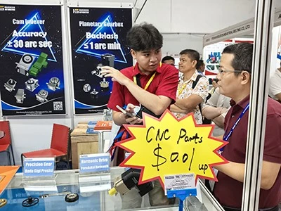 Customers learn about CNC machining services Customers learn about CNC machining services